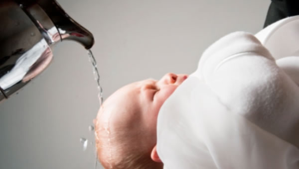 A Bíblia ordena batizar bebês? – Evangelismo
